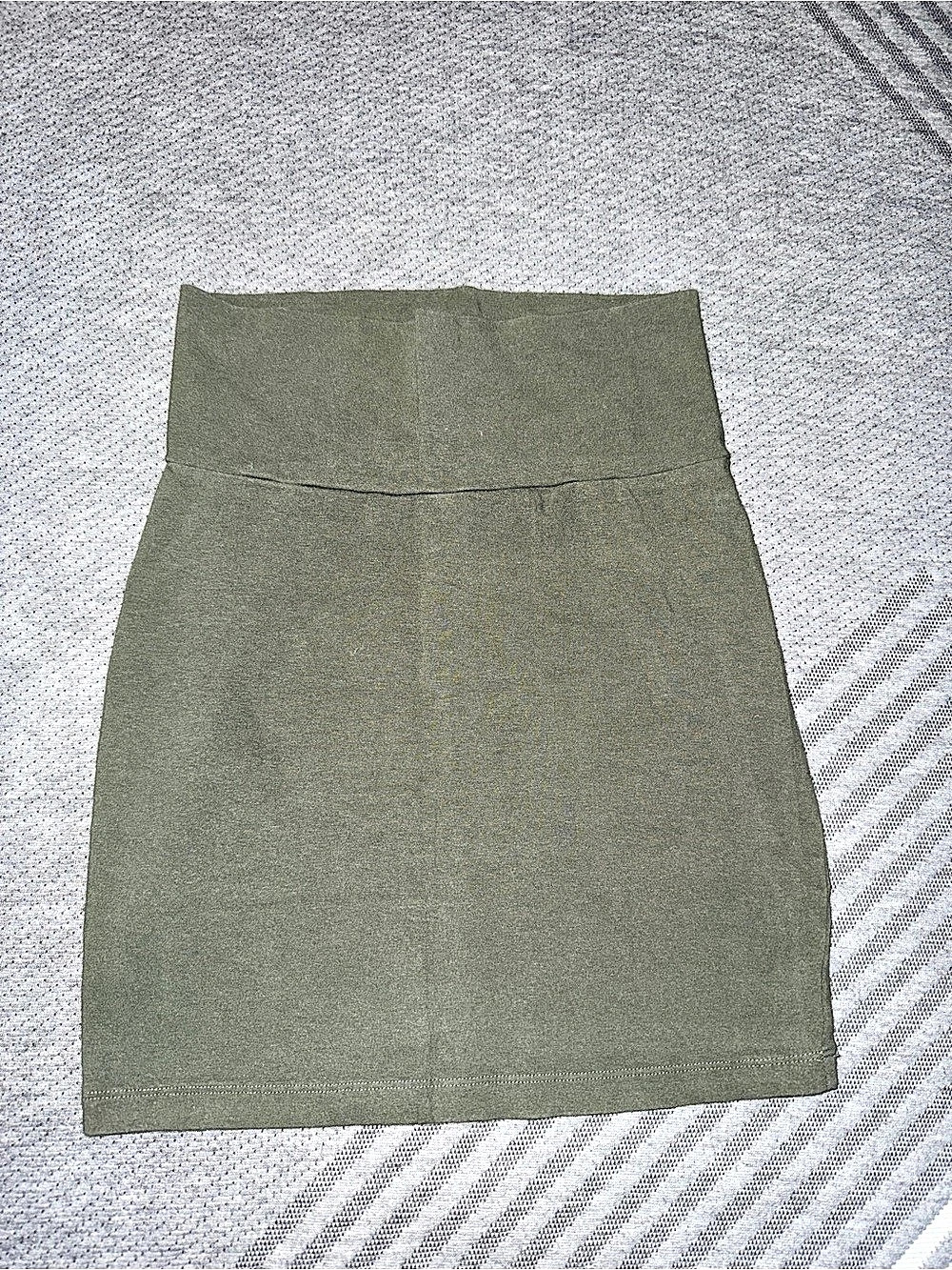 Charlotte Russe Mini Skirt in Green Size Small